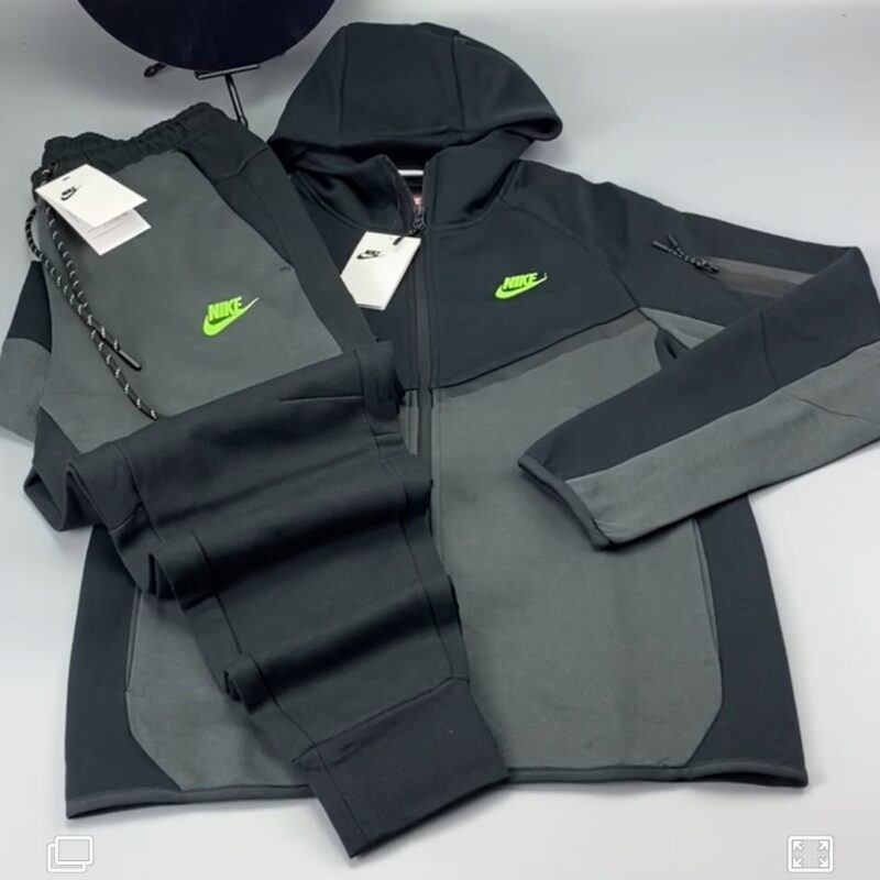 Nike Tech Fleece